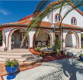 4 Bedroom Villa with Pool and Annex near Porec, Sleeps 8